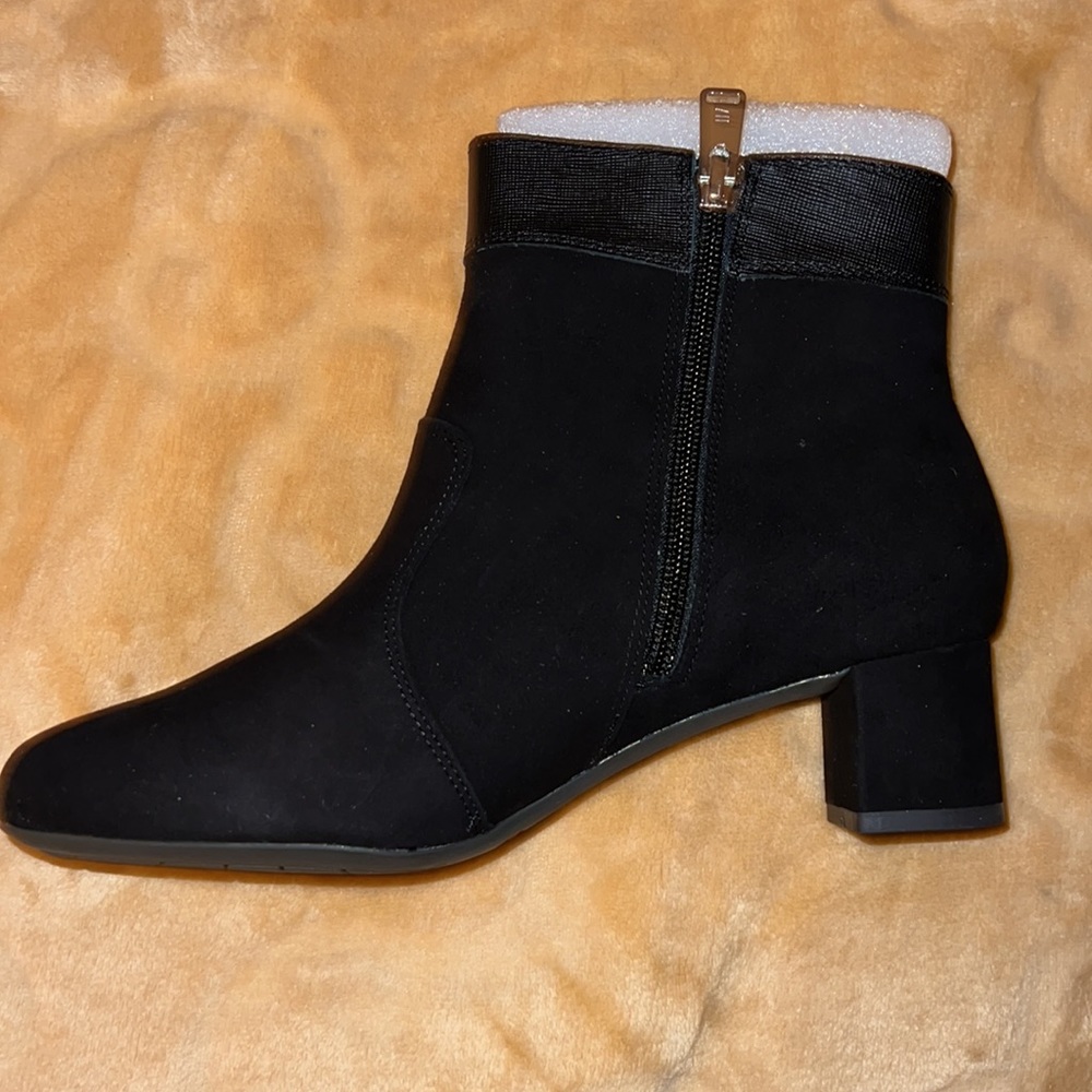 Womens Black Rockport Bootie w/decorative Buckle. 7W - Picture 4 of 11